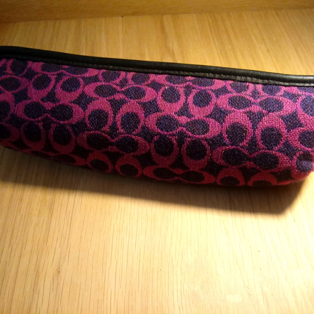 Pink coach sand weighted form keeper